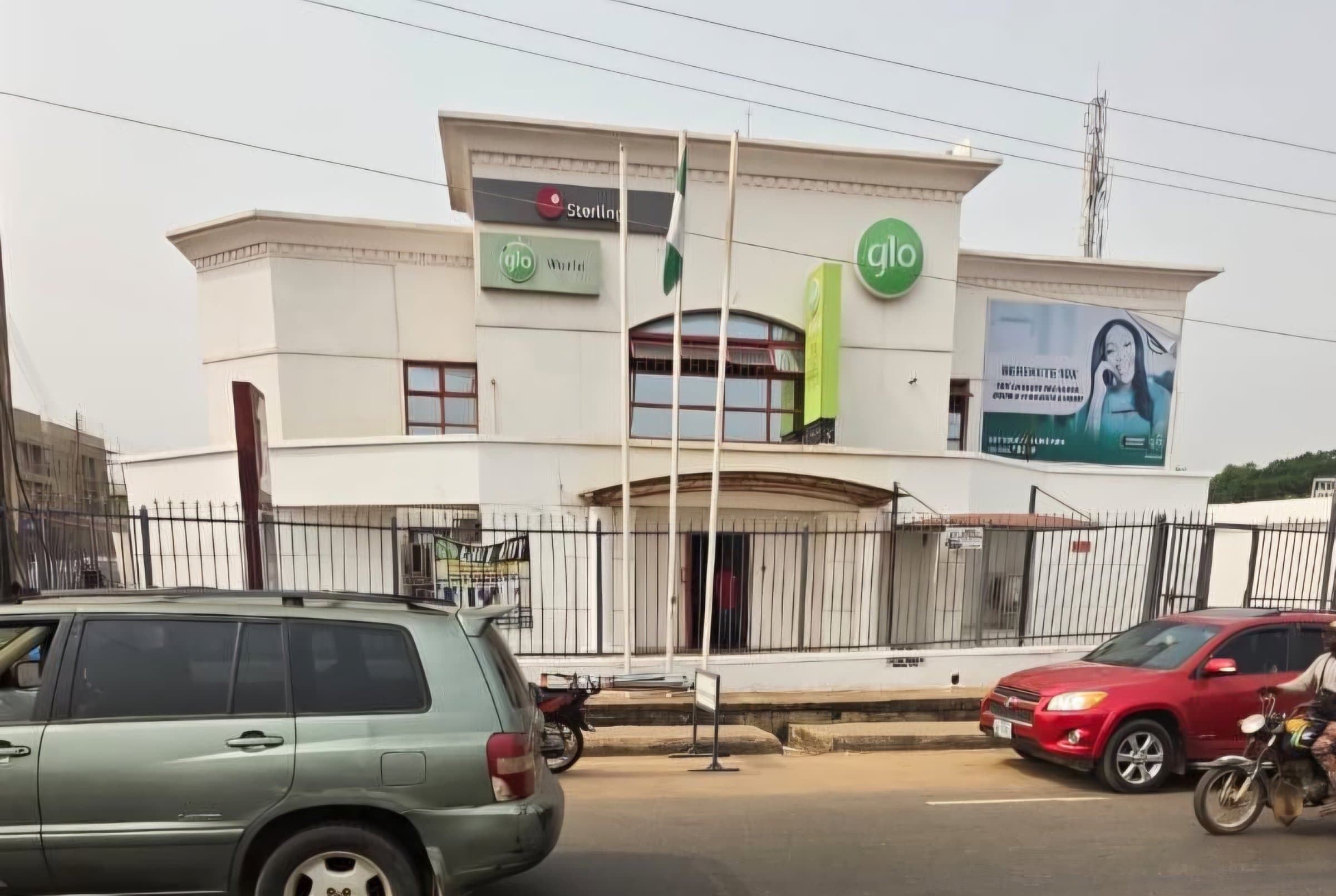Bank Building at Oke Ado, photo 1